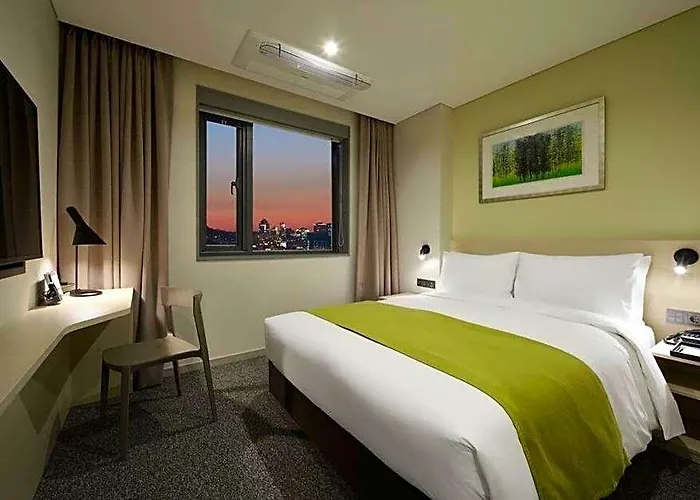 Nine Tree By Parnas Dongdaemun 4*